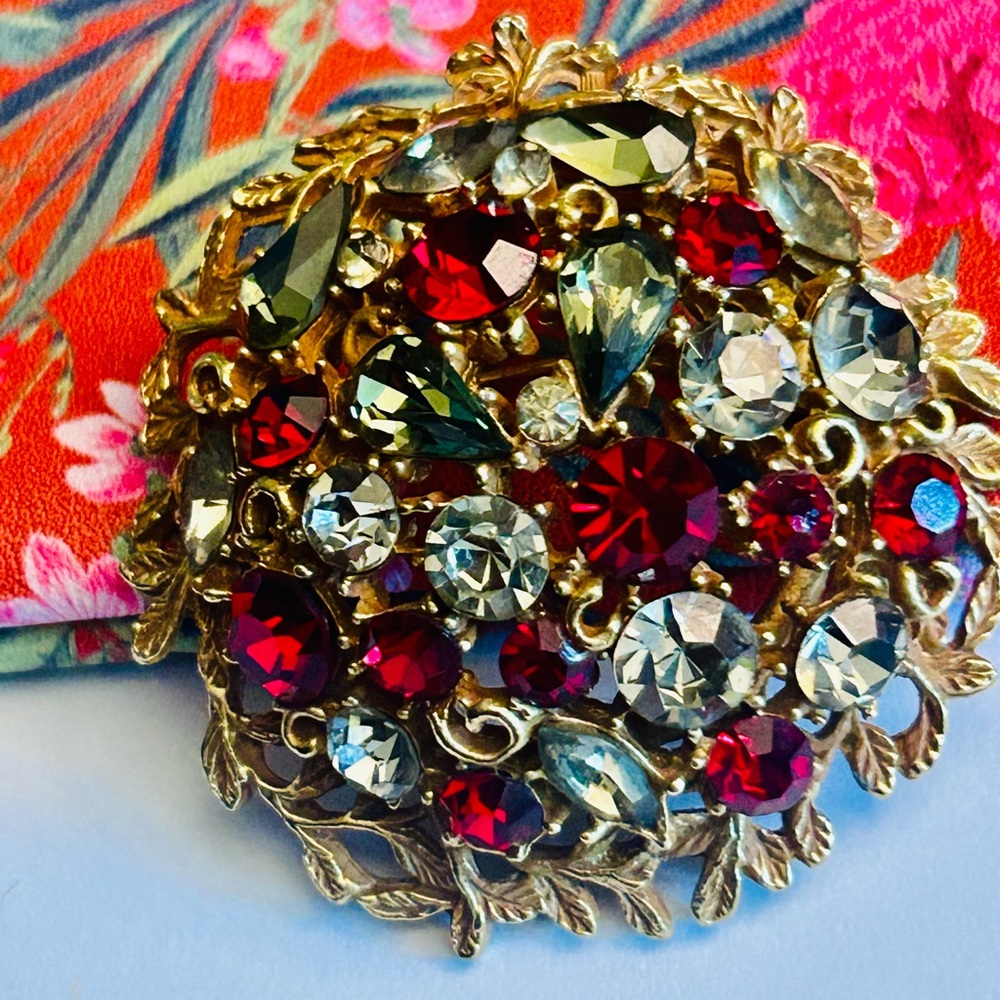 🎉NEW YEAR SALE ❤️ I940's Coro Domed Crystal Brooch